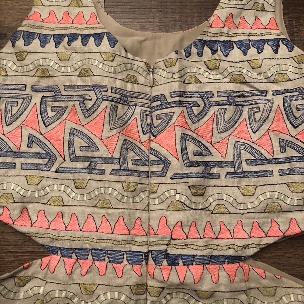 Patterned Cut-Out Dress - Picture 3 of 6